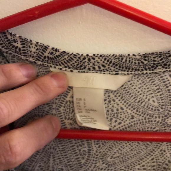 Cute blouse - Picture 2 of 2